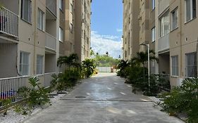 Apto para 6 hóspedes Piscina, Academia e 5 min da Praia de Atalaia